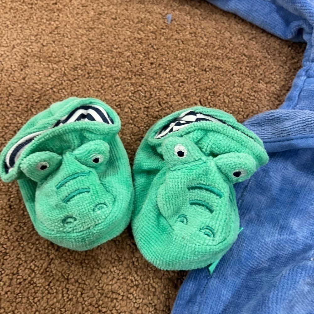 Carter’s Baby Boy Robe With Matching Slippers - Picture 2 of 3